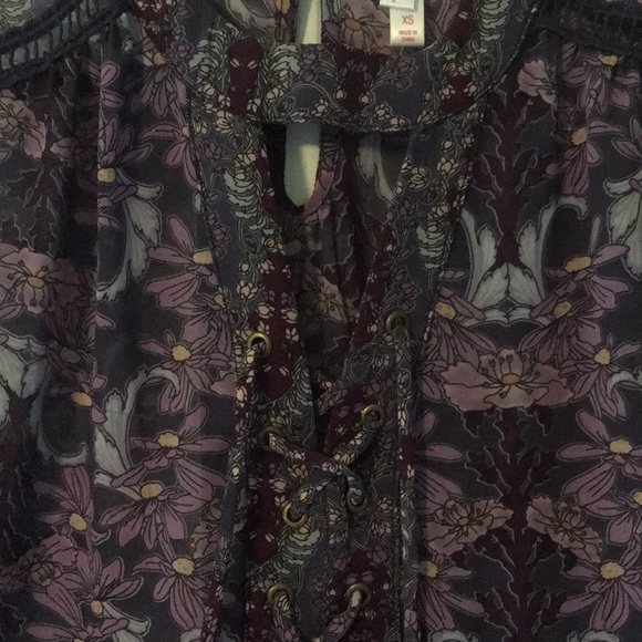 Cute top - Picture 2 of 6